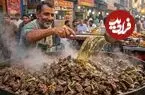 ببینید| غذای خیابانی در پاکستان؛ پخت یک غذای محبوب با جگر گاو در لاهور