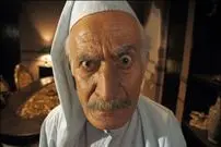 عکس| سفر زمان؛ چهرۀ «کیومرث ملک مطیعی» در 41 سالگی در کنار «آرام»؛ سال 56