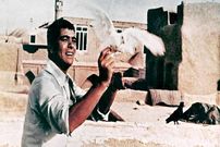 عکس؛ سفر در زمان؛ صف جلوی سینما روز اکران فیلم طوقی سال ۱۳۴۹