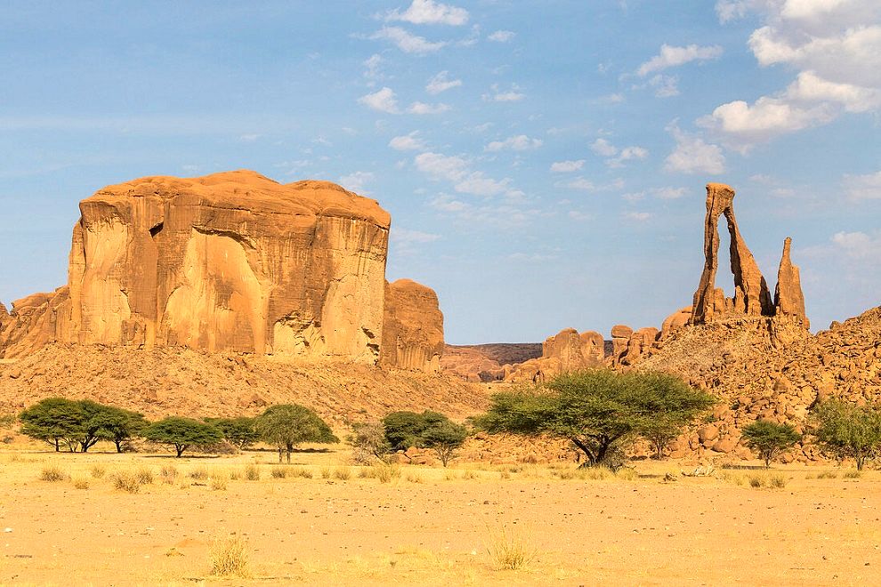 (تصاویر) شگفتی‌های ناشناختۀ «صحرا»؛ صخره‌های عجیب و نقاشی‌های باستانی