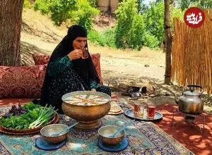 ببینید| غذای روستایی در ایران؛ تهیه آب دوغ خیار سنتی توسط یک مادربزرگ در طبیعت