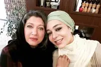 عکس| سفر در زمان؛ «سانیا سالاری» در 31 سالگی و در سالن انتظار یک سینما؛ سال 96