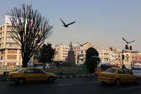 عکس؛ رازهای ناگفته مجسمه شاعر نامدار در میدان تهران!