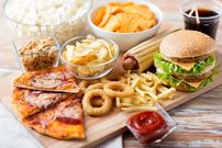 این ۱۰ خوراکی محبوب، دشمن سلامتی؛ تبلیغات چطور سلامت ما را هدف می‌گیرند؟