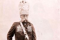 عکس؛ سفر در زمان؛ «مظفرالدین‌شاه سوار بر سه‌ چرخه عجیب اش»؛ دهه 1270