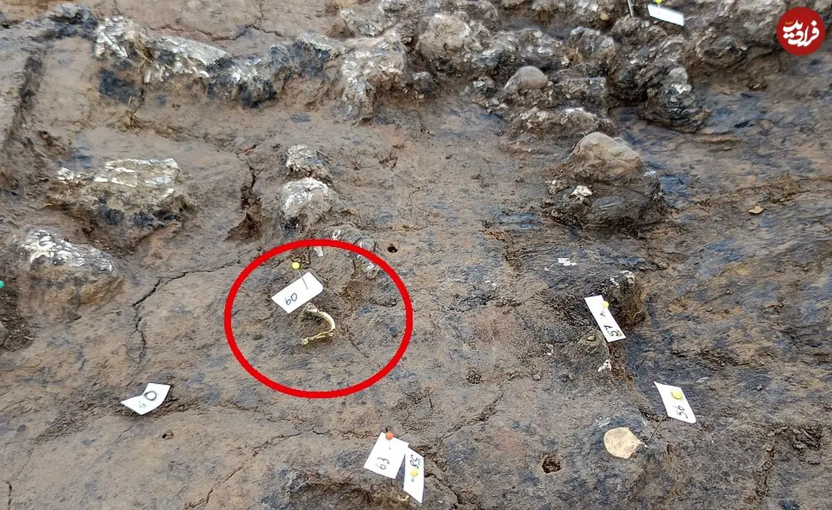 قبر 1800 سالۀ رومی در یک مکان غیرمنتظره کشف شد؛ از قطعات بلور تا ورقه‌های طلا