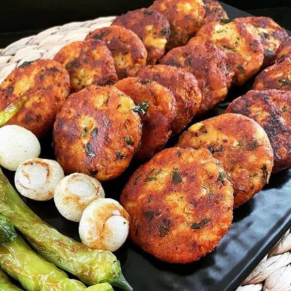 طرز تهیه کوکو سیب زمینی با مرغ و سبزیجات