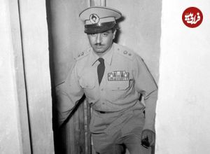 عکس؛ سفر در زمان؛ «بختیار، اولین رئیس ساواک در حال آموزش تیراندازی به فرزندش»؛ دهه 30