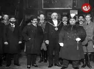 عکس| سفر در زمان؛ افتتاح مجلس پس از فتح تهران با حضور احمدشاه و نایب‌السلطنه‌اش