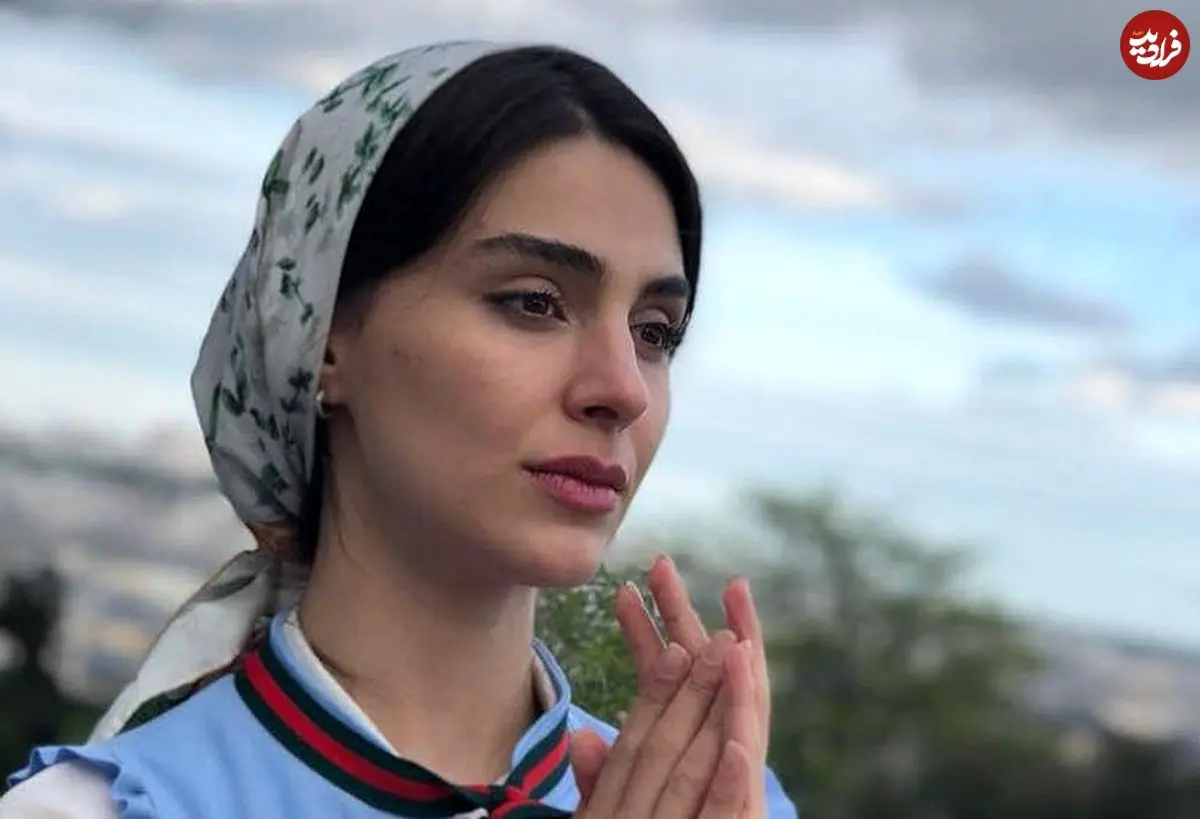 عکس| سفر زمان؛ عکس یادگاری «آفرین ثروتیان» و خانواده‌اش در پشت‌صحنه سریال «آنام»