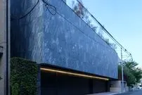 تصاویر؛ خانهٔ پنهان‌کار توکیو؛ هنرِ فریبِ معمارانه