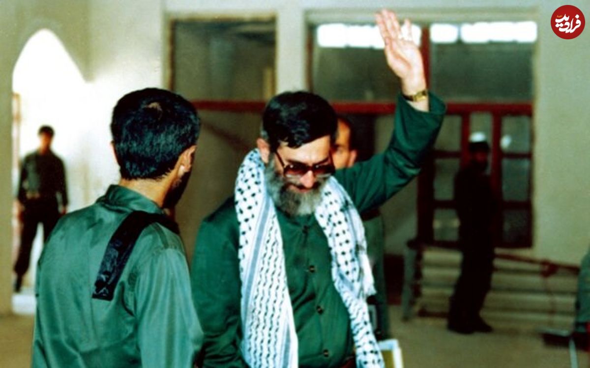 عکس؛ سفر به تاریخ؛ «رهبر انقلاب» با لباس شخصی در کنار شهید 15 سالهای که «پسر وزیر» بود؛ دهۀ 60