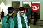 عکس؛ سفر به تاریخ؛ «رهبر انقلاب» با لباس شخصی در کنار شهید 15 ساله‌ای که «پسر وزیر» بود؛ دهۀ 60