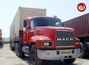 ببینید؛ دستی کشیدن دختر جوان با کامیون ماک!