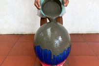 ببینید| آموزش ساخت یک گلدان زیبا با توپ پلاستیکی، سیمان و طناب به روش استاد چینی