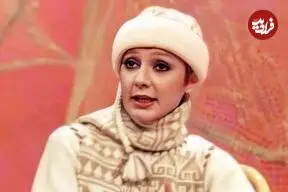 عکس| سفر به گذشته؛ گوگوش در 8 سالگی و در حال اجرا به همراه پدرش در سال 1337