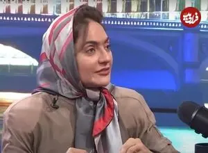عکس| سفر زمان؛ مهناز افشار با کلاه شاپو و موهای قرمز در «آمدیم، نبودید، رفتیم»؛ سال 92