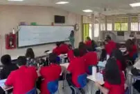 ( ویدئو) روش خلاقانه و باورنکردنی دو دانش‌آموز برای فرار از کلاس درس با همکاری هم‌کلاسی‌ها