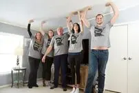 تصاویر؛ این زن با قد ۲ متر و ۵ سانتی‌ متری عضو بلندقدترین خانواده جهان است