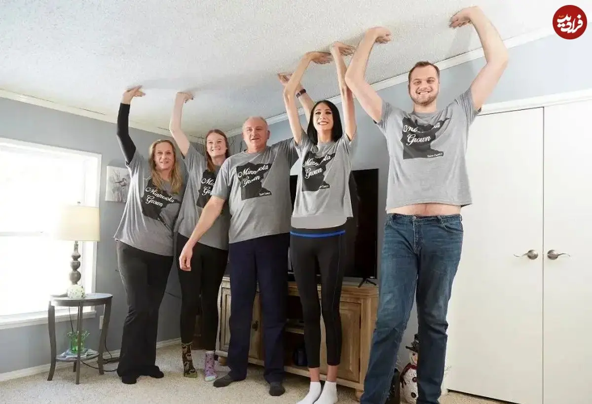 تصاویر؛ این زن با قد ۲ متر و ۵ سانتی‌ متری عضو بلندقدترین خانواده جهان است