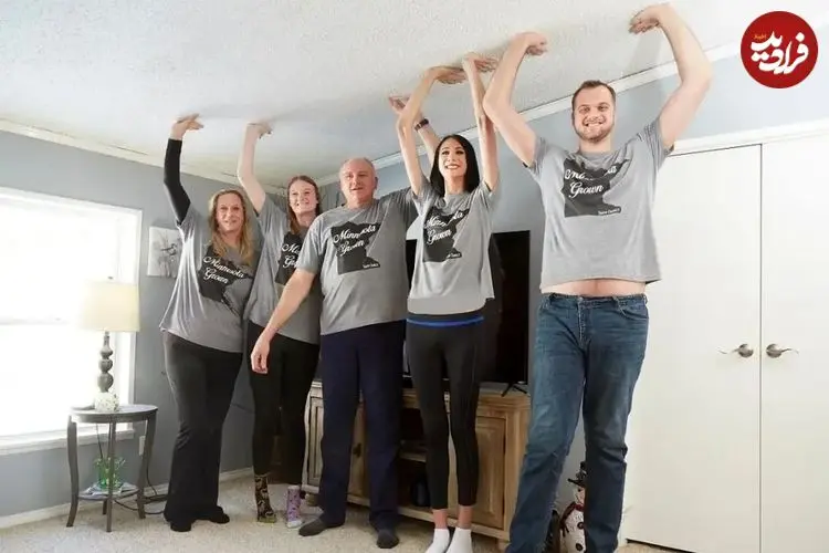 تصاویر؛ این زن با قد ۲ متر و ۵ سانتی‌ متری عضو بلندقدترین خانواده جهان است