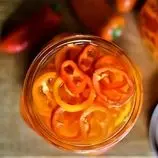 طرز تهیه ترشی فلفل دلمه‌ای؛ چاشنی جذاب برای غذا