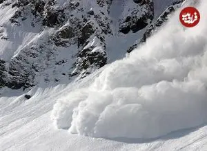 ببینید | لحظه گرفتار شدن اسکی‌باز در بهمن