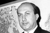 عکس| سفر در زمان؛ «حسنعلی منصور» در جریان نخست وزیر شدن؛ سال 1341