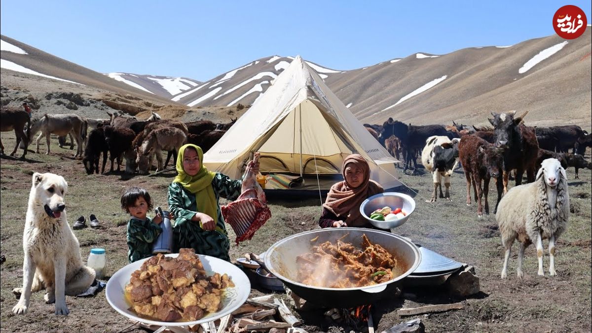 ببینید؛ غذای عشایری در افغانستان؛ پخت خورشت کاری بره و نان لواش