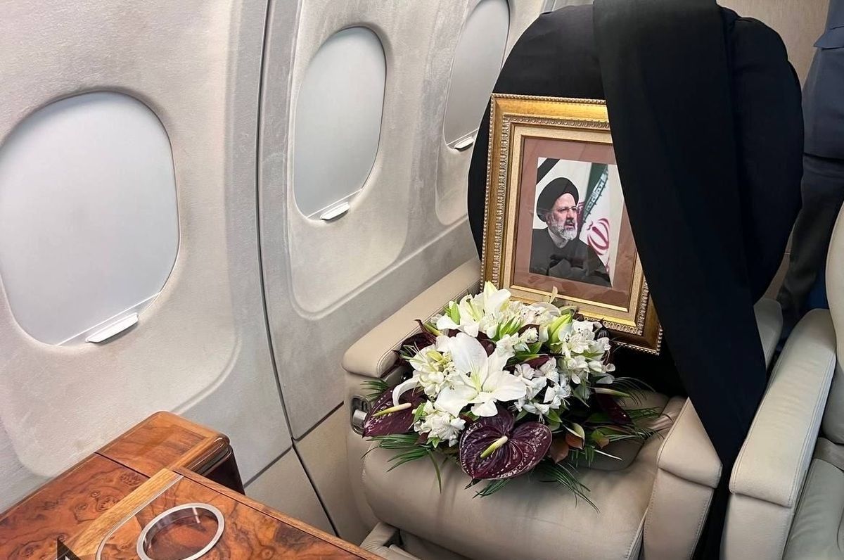 (ویدئو) هواپیمای حامل پیکر رئیس جمهور و همراهان به تهران رسید