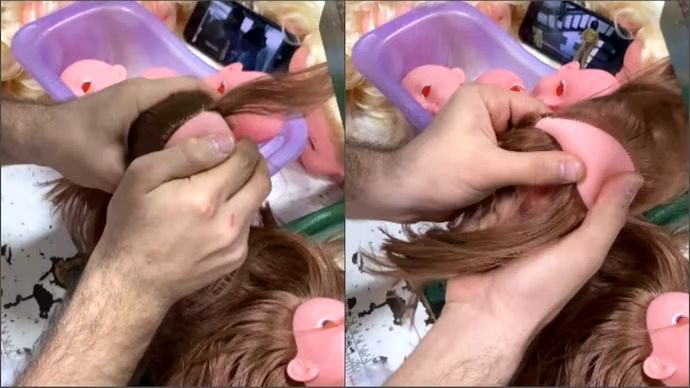 (ویدئو) چگونه موی عروسک ها در کارگاه به سر پلاستیکی دوخته می شود؟