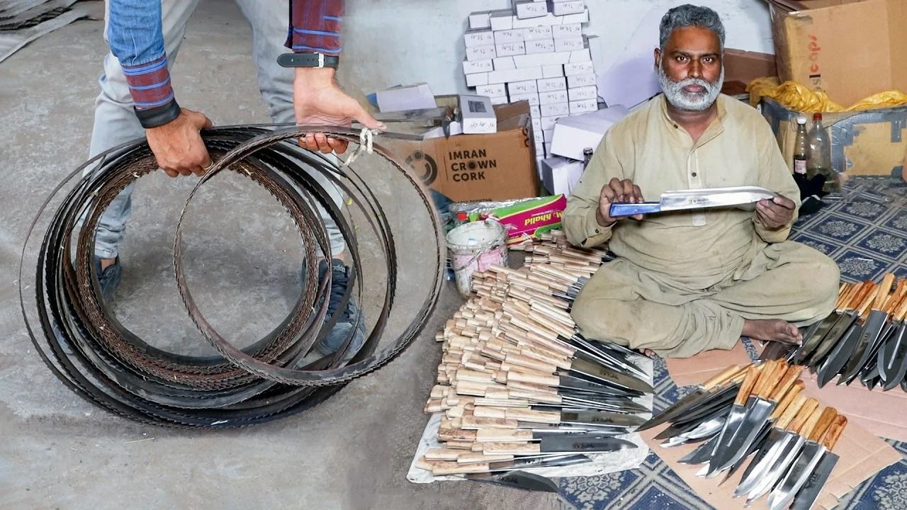 (ویدئو) مهارت 6 استاد پاکستانی در ساخت چاقوهای تیز سلاخی با تیغ اره قدیمی