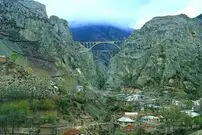 عکس| سفر زمان؛ گرفتن پنچری ماشین در جادۀ فیروزکوه؛ 90 سال قبل