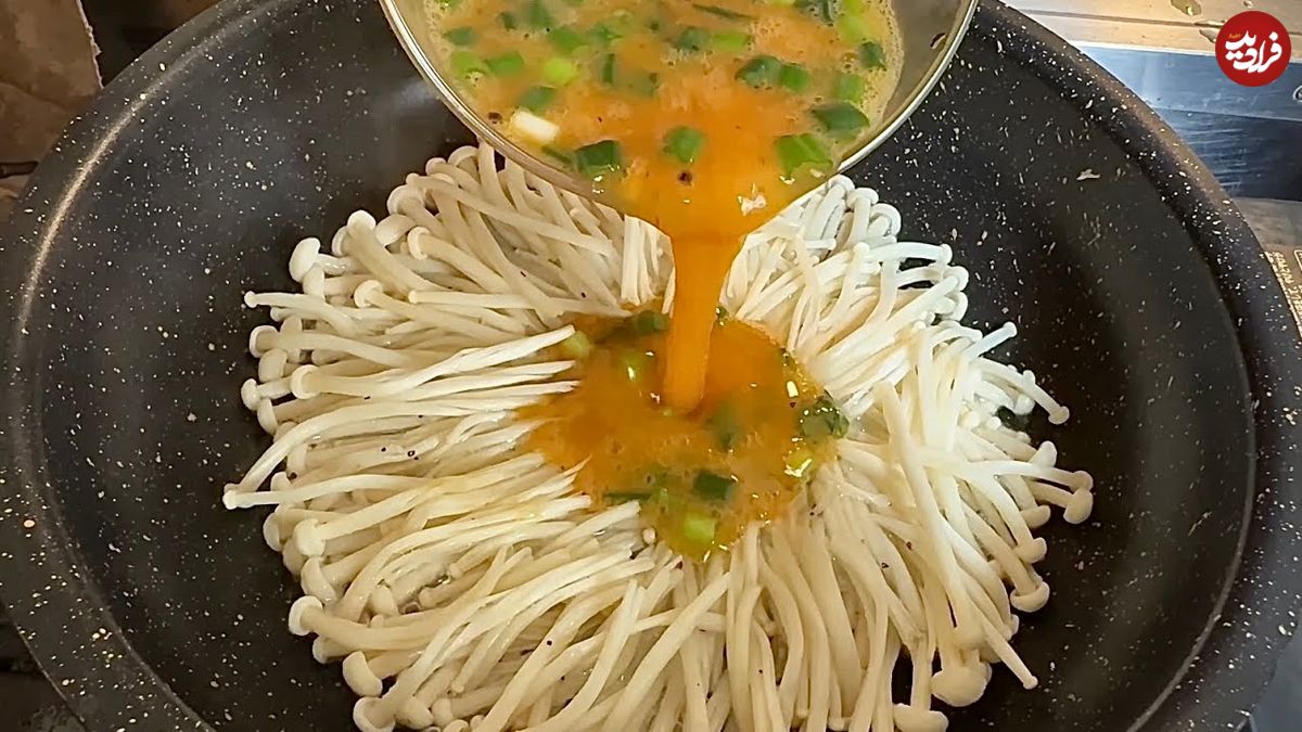 ببینید؛ طرز تهیه یک املت متفاوت با قارچ آنوکی به شیوه آشپز آمریکایی