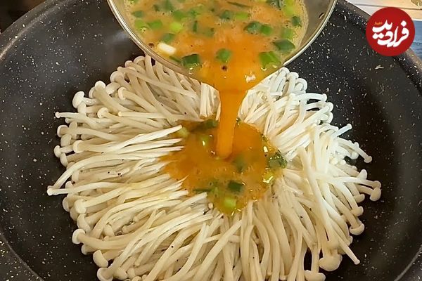 ببینید؛ طرز تهیه یک املت متفاوت با قارچ آنوکی به شیوه آشپز آمریکایی