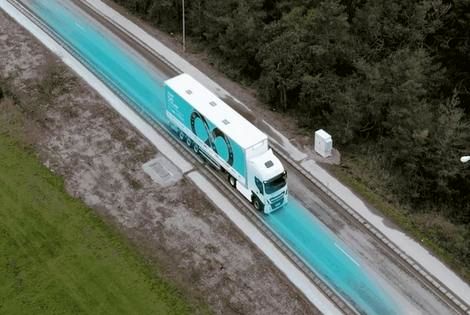 ( ویدیو) ایده ساخت جاده با قابلیت شارژ خودرو هنگام حرکت در سوئد 