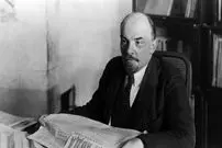 عکس| سفر در زمان؛ «لنین» در حال سخنرانی؛ سال 1295