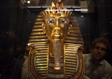 اثر ارزشمند باستانی مصر در موزه شکست