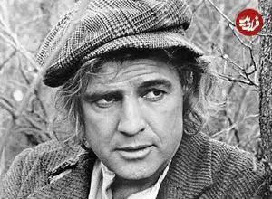 عکس| سفر در زمان؛ «مارلون براندو 26 ساله» در پشت صحنه فیلم «اتوبوسی به نام هوس»؛ سال 1329