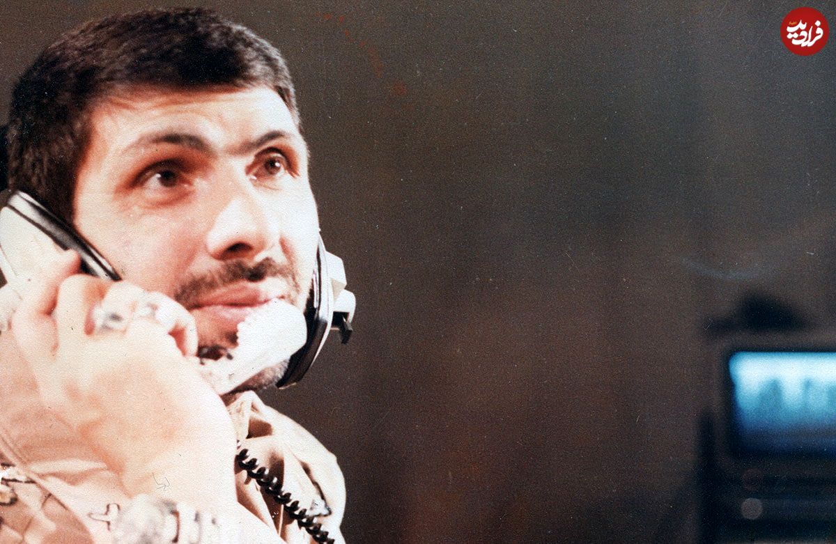 عکس؛ سفر در زمان؛ «صیاد شیرازی» در کنار فرزندان و در حیاط خانه؛ دهه 60