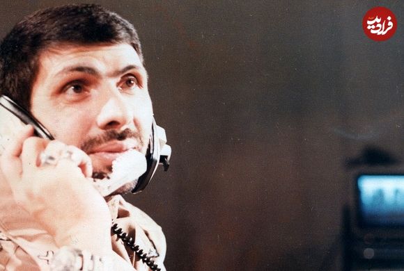 عکس؛ سفر در زمان؛ «صیاد شیرازی» در کنار فرزندان و در حیاط خانه؛ دهه 60