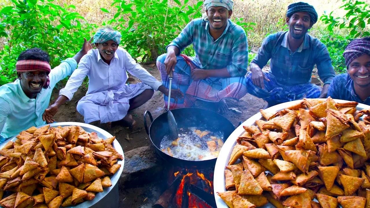 (ویدئو) غذای روستایی؛ هندی ها با این روش جالب و خاص سمبوسه آماده می کنند