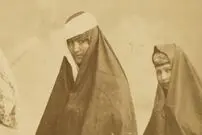 عکس| سفر زمان؛ یک خانوادۀ ایرانی با «فانوس کاغذی» در دوران قاجار