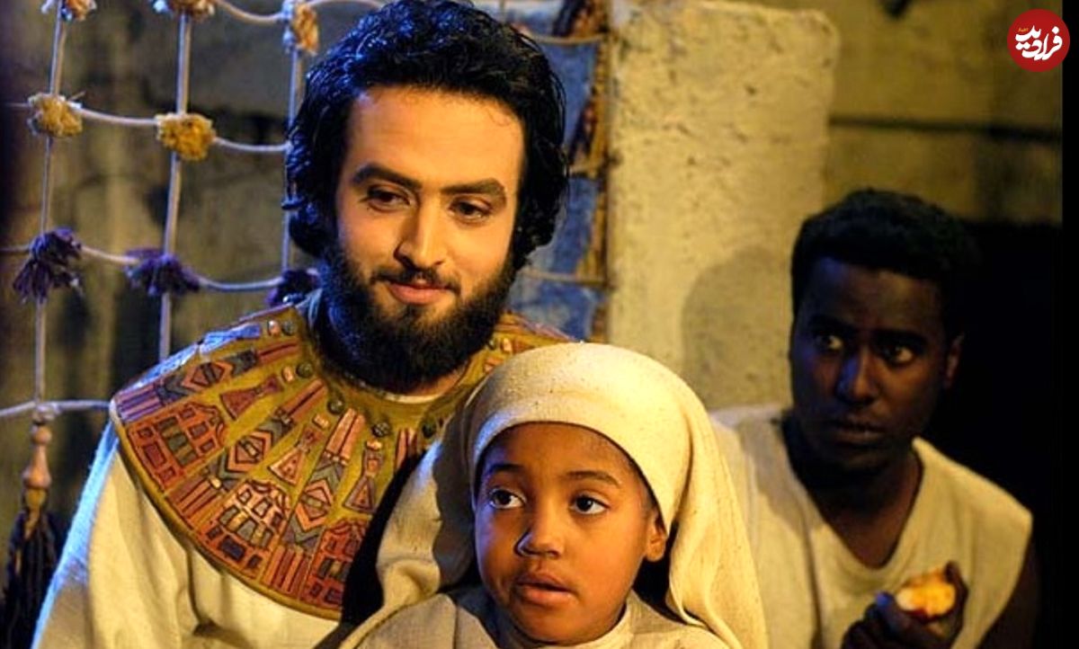 عکس| سفر زمان؛ چکاندن اشک مصنوعی در چشم یوزارسیف در پشت‌صحنه سریال یوسف پیامبر