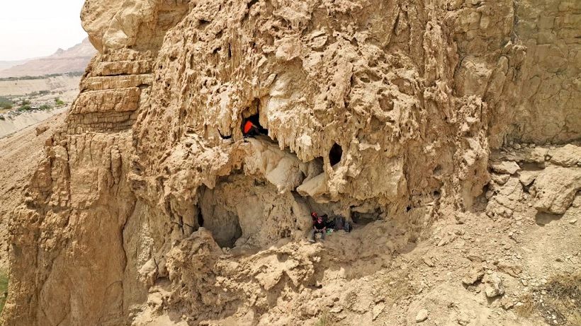 (تصاویر) کشف گنجینۀ دو هزارسالۀ «شورشی‌ها» در این غار صعب‌العبور