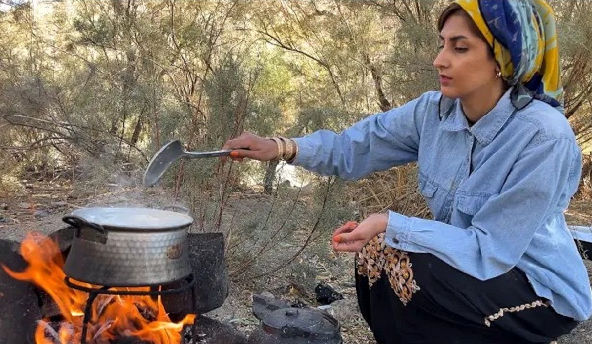 (ویدئو) پخت لوبیا پلو زغالی با گوشت به سبک یک بانوی روستایی خراسانی
