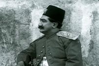 خاطرات ظل‌السلطان؛ «ناصرالدوله از روی تملّق پای سگ‌ها را ماچ می‌کرد»
