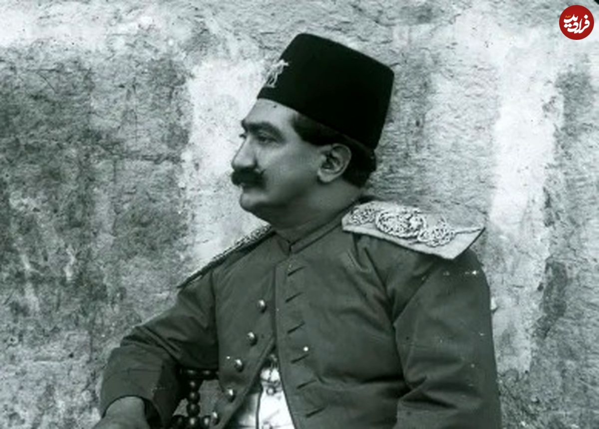 خاطرات ظلالسلطان؛ «ناصرالدوله از روی تملّق پای سگها را ماچ میکرد»