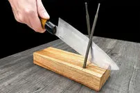 (ویدئو) یک ترفند جالب برای تیز کردن چاقو در یک دقیقه