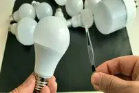 (ویدئو) نحوه تعمیر لامپ ال ای دی(LED) با موچین به روش برقکار اهل ترکیه
